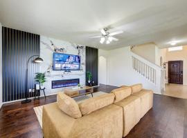 Elegant Retreat at Katy Houston, 2330 sf, 4 Bedroom 2 and Half Baths, Game Room, King Bed, BBQ, Located near Katy Asian Town, Typhoon Waterpark，位于凯蒂的酒店
