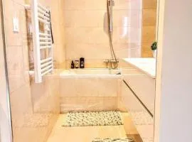 LOasis Dijonnaise 8 PEOPLE