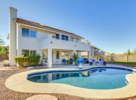 Centrally Located Cave Creek Retreat with Backyard，位于洞溪的酒店