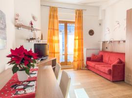 Monolocale sulle piste da sci，位于皮拉的酒店