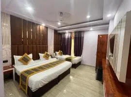 Hotel Ambience -5 Mints Walk From Railway Station