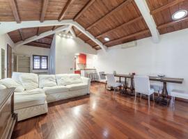 Domus Colosseum, detached house just few steps from the Colosseum，位于罗马的木屋