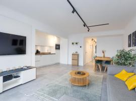 Ostend Center Luxury Top Floor Apartment with Free Parking