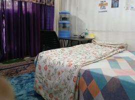 Meraaj Guest House，位于Badarpur的酒店