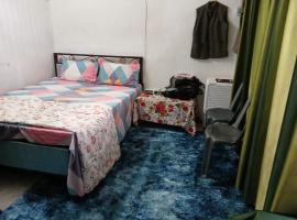 Meraaj Guest House，位于Badarpur的酒店