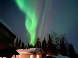 LAKESIDE AURORA CABINS