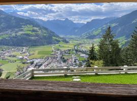 Holiday home near Zillertal Arena，位于策尔贝格的酒店