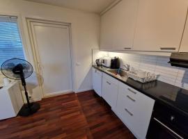 Lovely 2 bedroom apartment with free parking，位于Gjerdrum的酒店