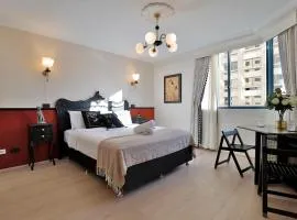 Vintage Charm 3BR Abode - Views丨 Parking丨Gym丨 Pool