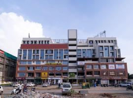 Hotel Shrimad Villa Gandhinagar，位于甘地讷格尔的酒店