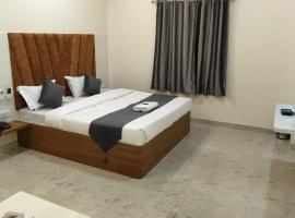 Hotel The Prime Land，位于Hoshangābād的酒店