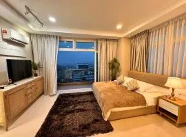 Luxury Studio Balcony 4Pax in the Heart of Kuching w Waterfront View