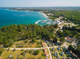 Eurocamp mobilhomes at Brioni Sunny Campsite，位于普拉的酒店