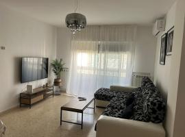 VUT Parque II TORREON 4 dormitorios y 2 baños Parking gratuito cercano，位于雷阿尔城的酒店