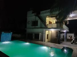 Mysore farm house bunglow with pool，位于迈索尔的酒店