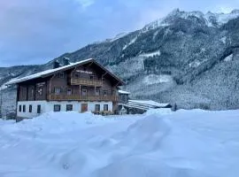 SÖLLHOF Ferienhaus mit 11 Schlafzimmern I großer Gemeinschaftsraum I Skibushaltestelle I 10 Min zum Skigebiet