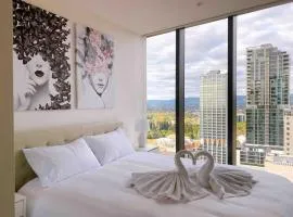 Queen Bed Luxury Parisian Paradise with Amazing City Views & Gym