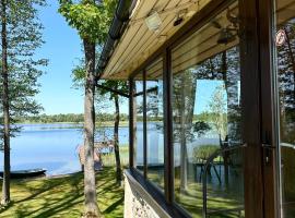 Svedaso Lake House with Sauna，位于Svėdasai的酒店