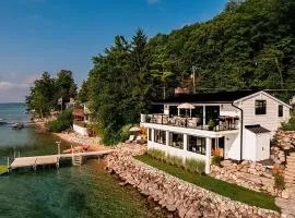 Water’s Edge Private Frontage + Dock Hot Tub AC