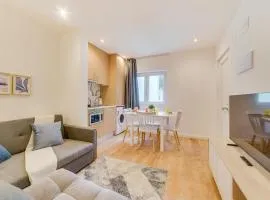 Yellow Charm - Campolide Apartments