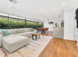 Redbrick Retreat - Generous Coastal Escape，位于格莱内尔格的酒店