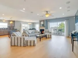 Charming New Buffalo Condo Walk to Lake Michigan!