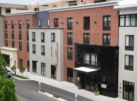 劳伦斯市中心万豪广场套房酒店，位于劳伦斯的酒店