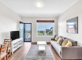 Charming Modern Retreat with Scenic View - Burnside，位于Burnside的酒店