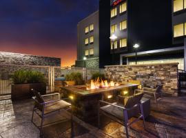 米德兰敖德萨春山套房万豪酒店，位于米德兰的酒店