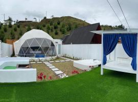 Glamping dome alisha，位于Panjadakan的豪华帐篷