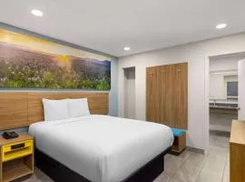 Days-Inn by Wyndham Bakersfield