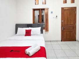 RedDoorz Syariah at Jalan Panglima Sudirman Probolinggo，位于Pilang的酒店