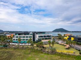 Jeju Attirance Hotel & poolvilla，位于西归浦市的酒店