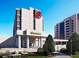 Sheraton Parkway Toronto North Hotel & Suites，位于列治文山的酒店