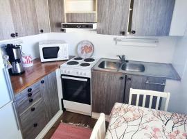 Peaceful studio with sauna，位于Liperi的酒店