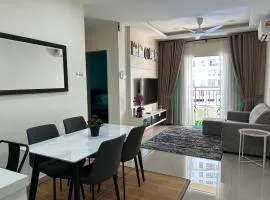 Hazel Luxe Apartment