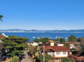 Casa 4 quartos com piscina, até 9 pessoas, em Santo Antônio de Lisboa - Floripa，位于弗洛里亚诺波利斯的酒店
