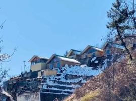 Zazroo Cottages , kufri，位于西姆拉的酒店