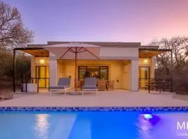 MRLTH Luxury Safari Villa, Close to KNP, Giraffe-Feeding-Tower, Spa-Bath, Boma