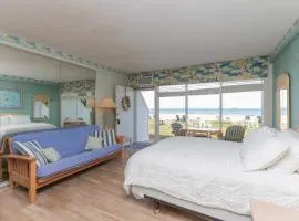 Exclusive Beach Access VA Beach Studio Condo!