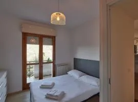 Bilocale moderno in zona tranquilla, parcheggio gratuito con caffè e altri servizi inclusi Non è una camera , ma un appartamento con cucina