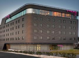 Moxy Cologne Bonn Airport，位于科隆的酒店