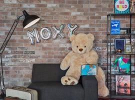 Moxy Frankfurt Airport Kelsterbach，位于克尔斯特尔巴赫法兰克福机场 - FRA附近的酒店