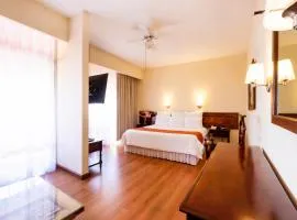 乌鲁阿潘广场酒店