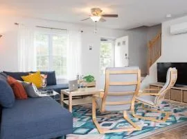 Marthas Vineyard Home Walk to Oak Bluffs Beach!