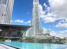 Luxury 1-Bedroom Holiday Apartment in Downtown Dubai I Walk to Dubai Mall and Fountains