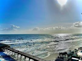 "Summer Winds" at Sunglow Resorts with Spectacular Ocean Views，位于德通纳海滩海岸的酒店
