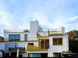 Beautiful Apartment with Parking, Brilliant Location
