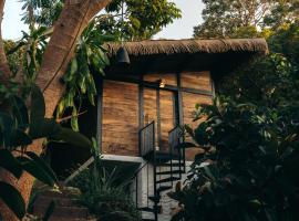 Casa Selva Sayulita，位于萨尤利塔的带停车场的酒店
