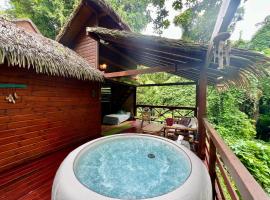 Ti Zaboka Chalet , SPA Privatif，位于萨莱比梅的酒店